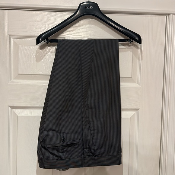 Hugo Boss Suit Size 42 - Picture 3 of 7